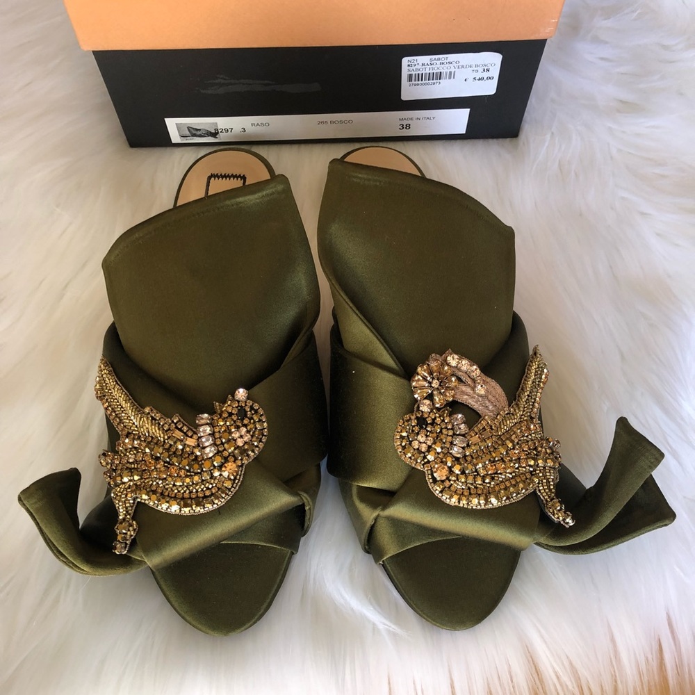 No. 21 Sandals